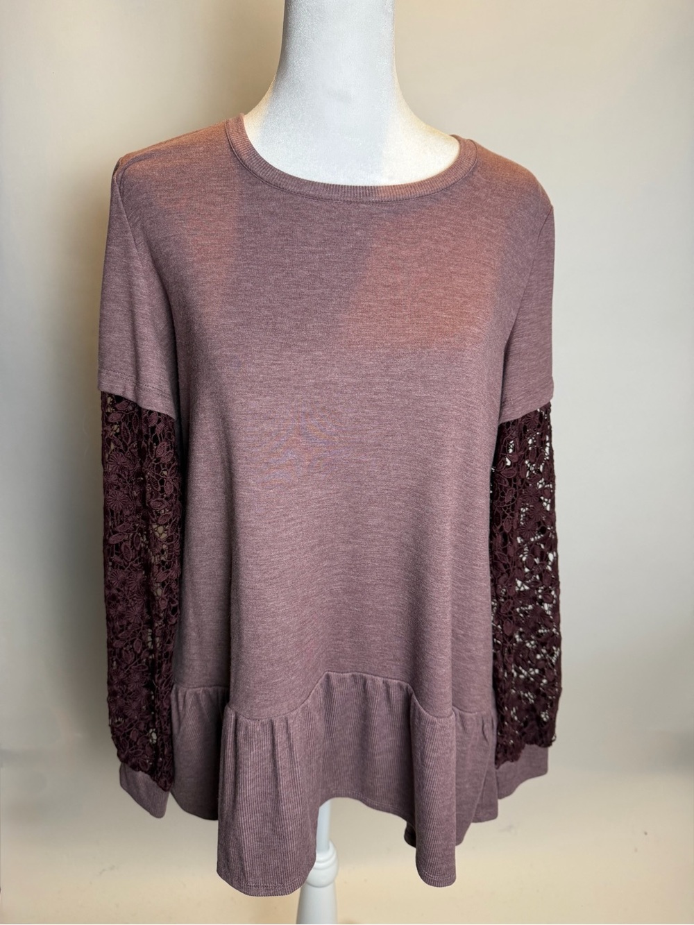 Women’s Lace-Sleeve Peplum Tunic in Mauve - Picture 2 of 11